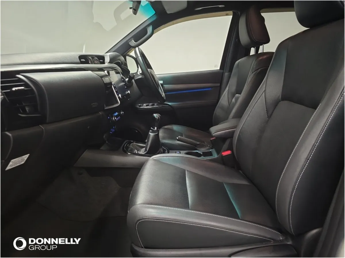 Toyota Hilux Diesel Invincible X - Image 4