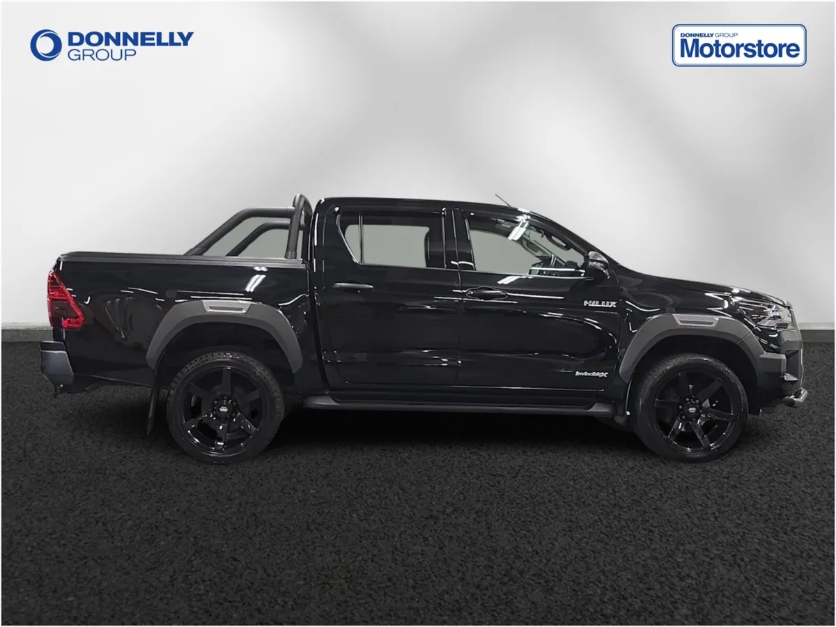 Toyota Hilux Diesel Invincible X - Image 3