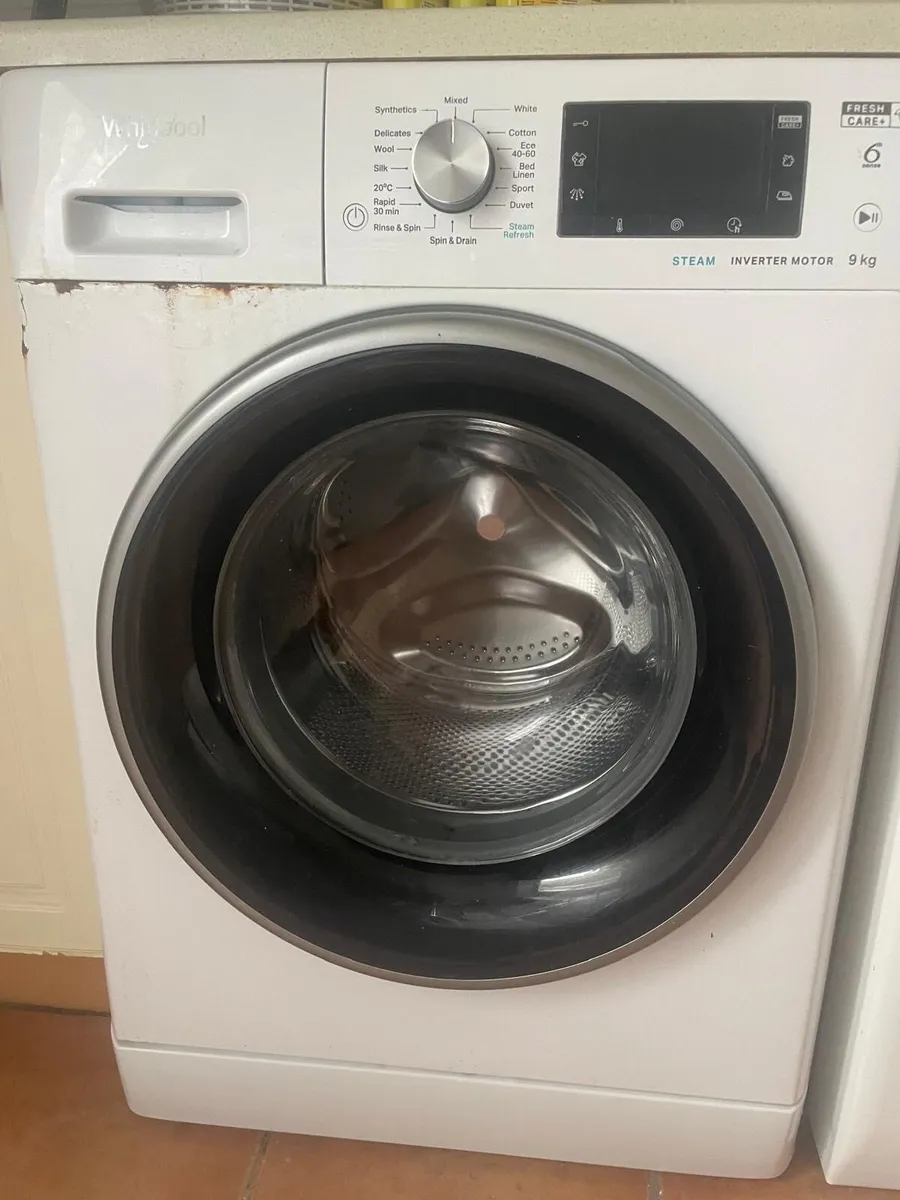 Washing machine 9kg load. Model :-Whirlpool € 200