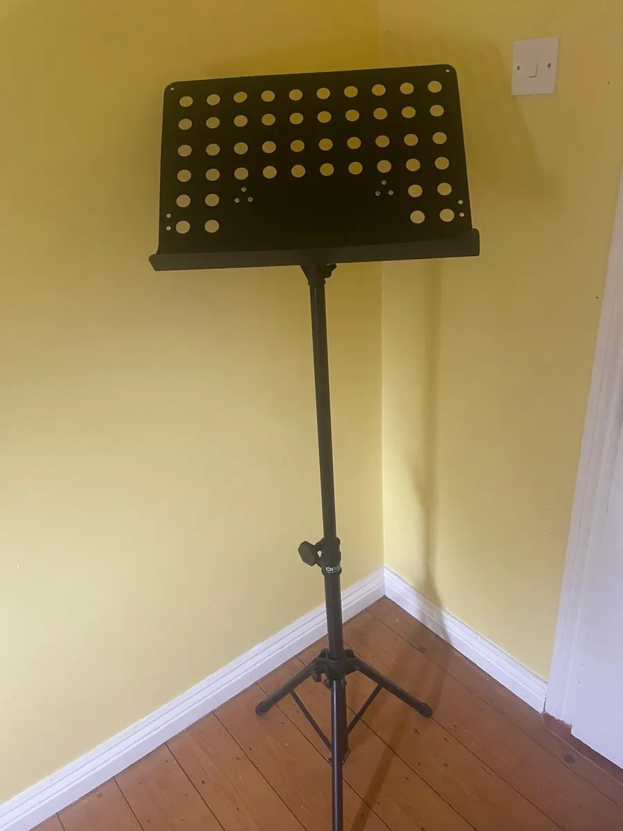 Music stand €30