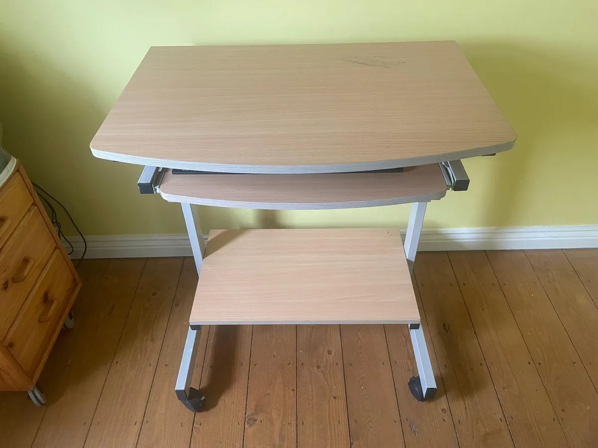 Computer desk €25