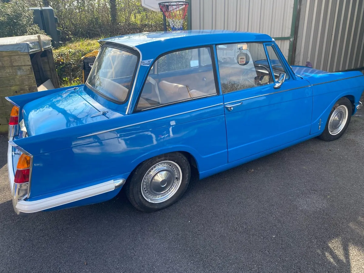 Vintage Car - Image 2