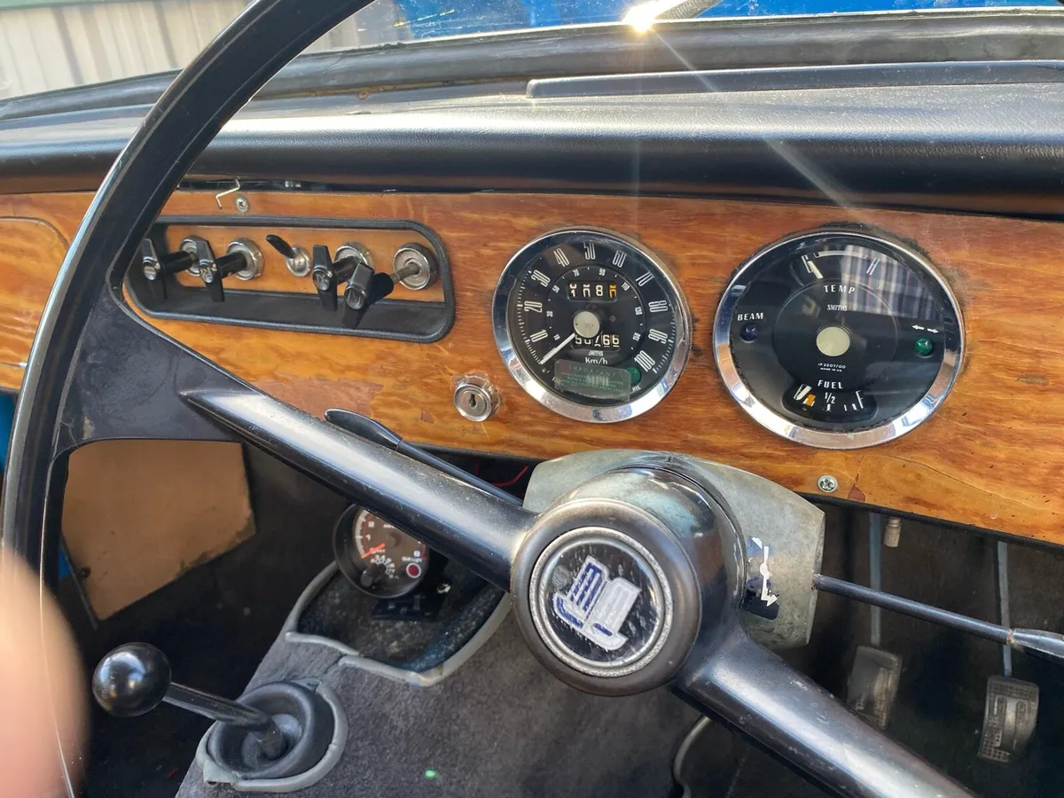 Vintage Car - Image 4