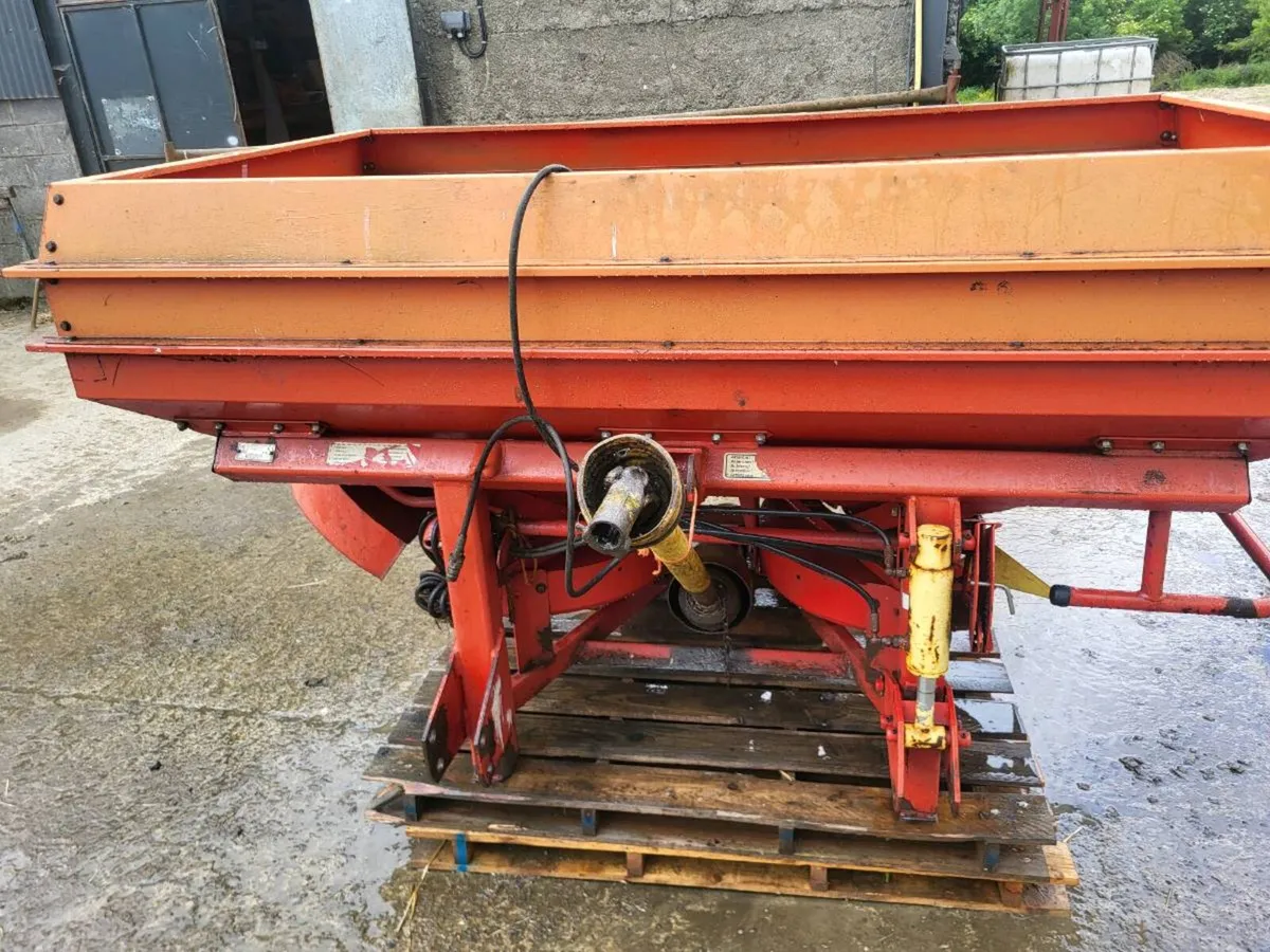 Fertilizer spreader - Image 2