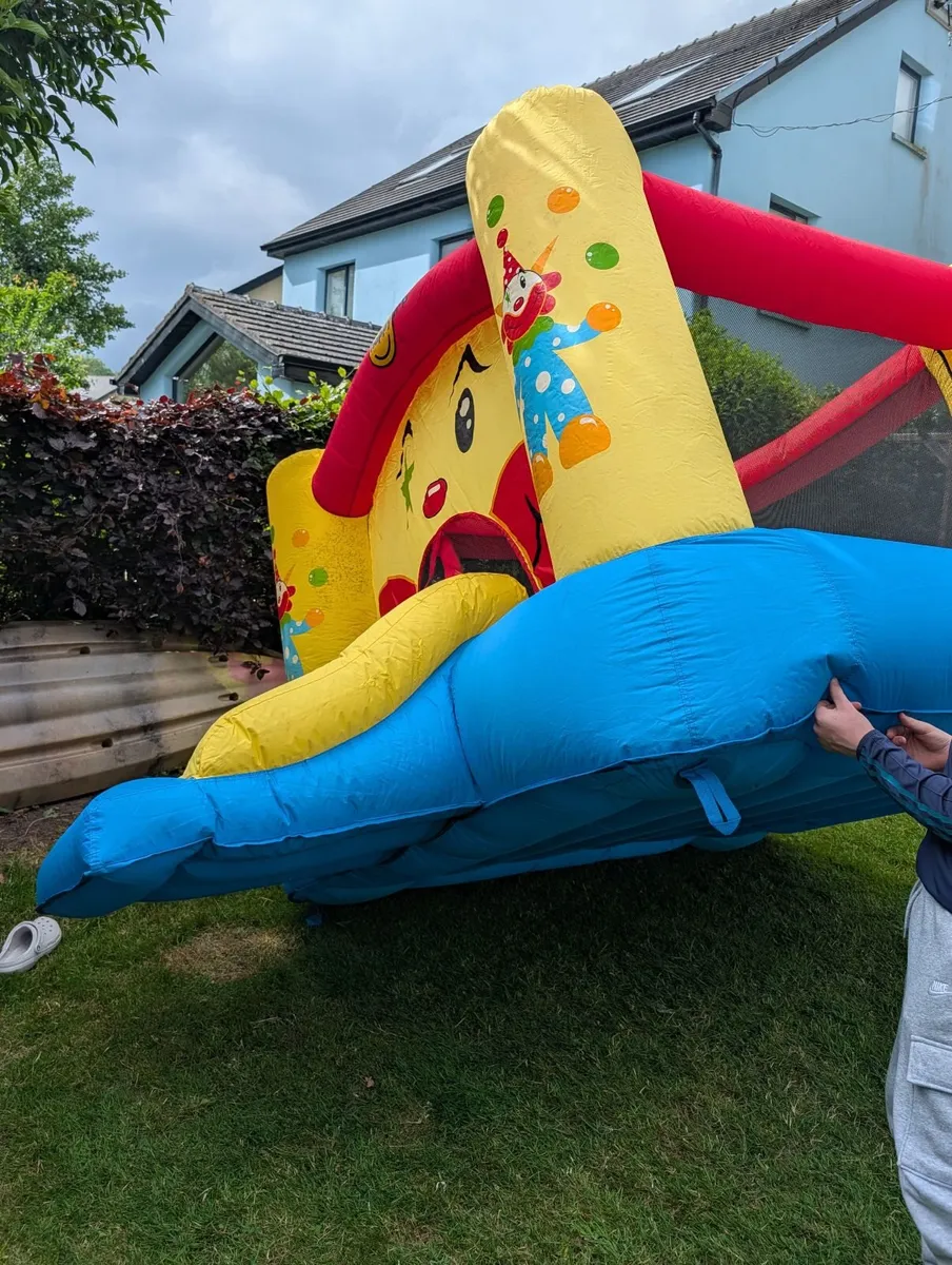 Bouncy castle for small children - Image 2