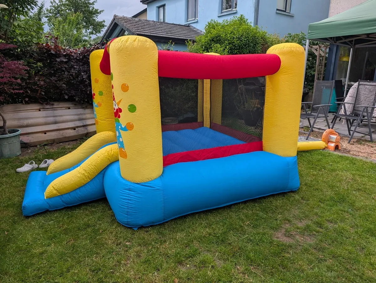 Bouncy castle for small children - Image 3