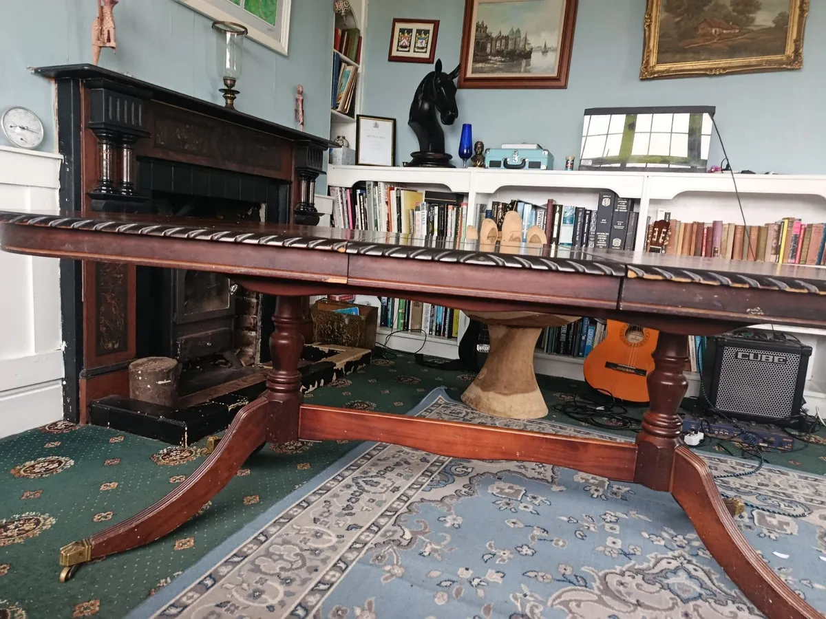 Dining table - Image 4