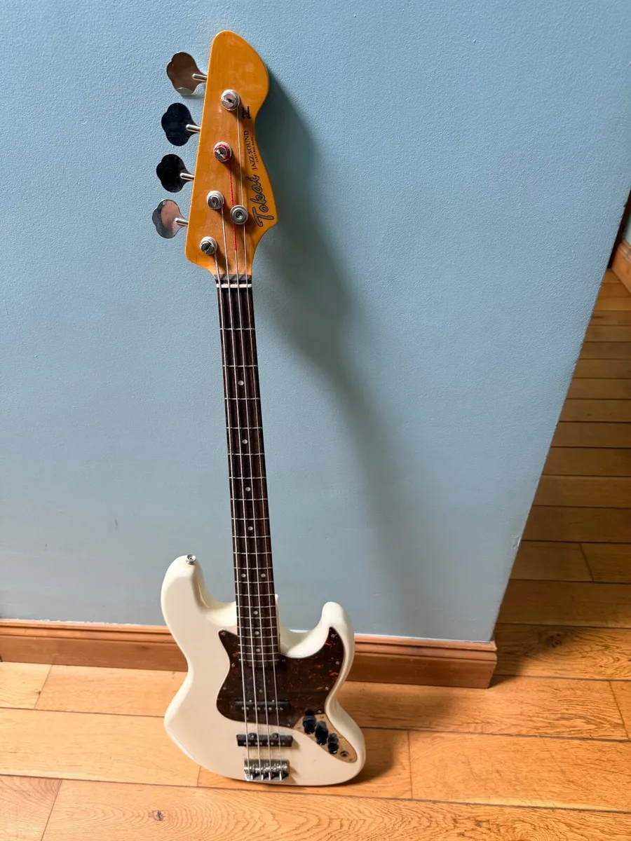 Base Guitar - Image 3