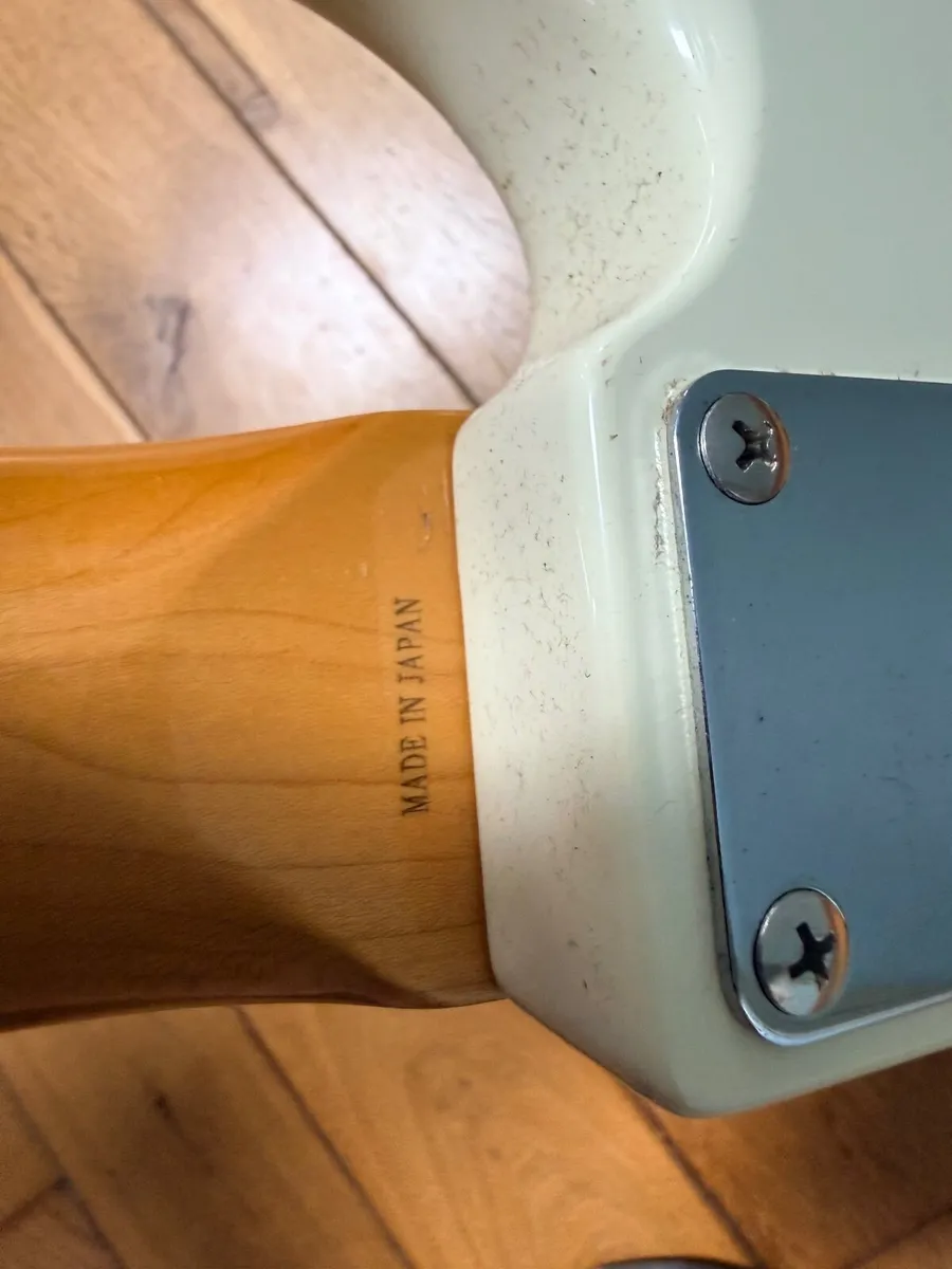 Base Guitar - Image 1