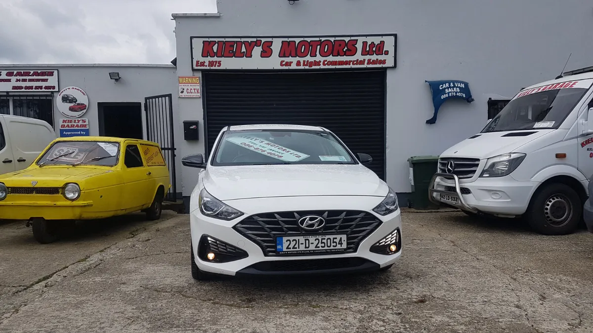 Hyundai i30 2022 TOP SPECK AS NEW VAT INVOICE - Image 2