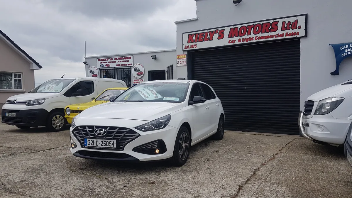 Hyundai i30 2022 TOP SPECK AS NEW VAT INVOICE - Image 3