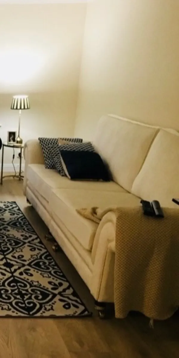 Couch - Image 4