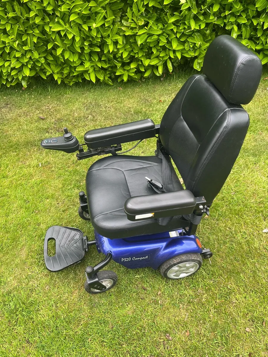 Compact wheelchair - Image 2