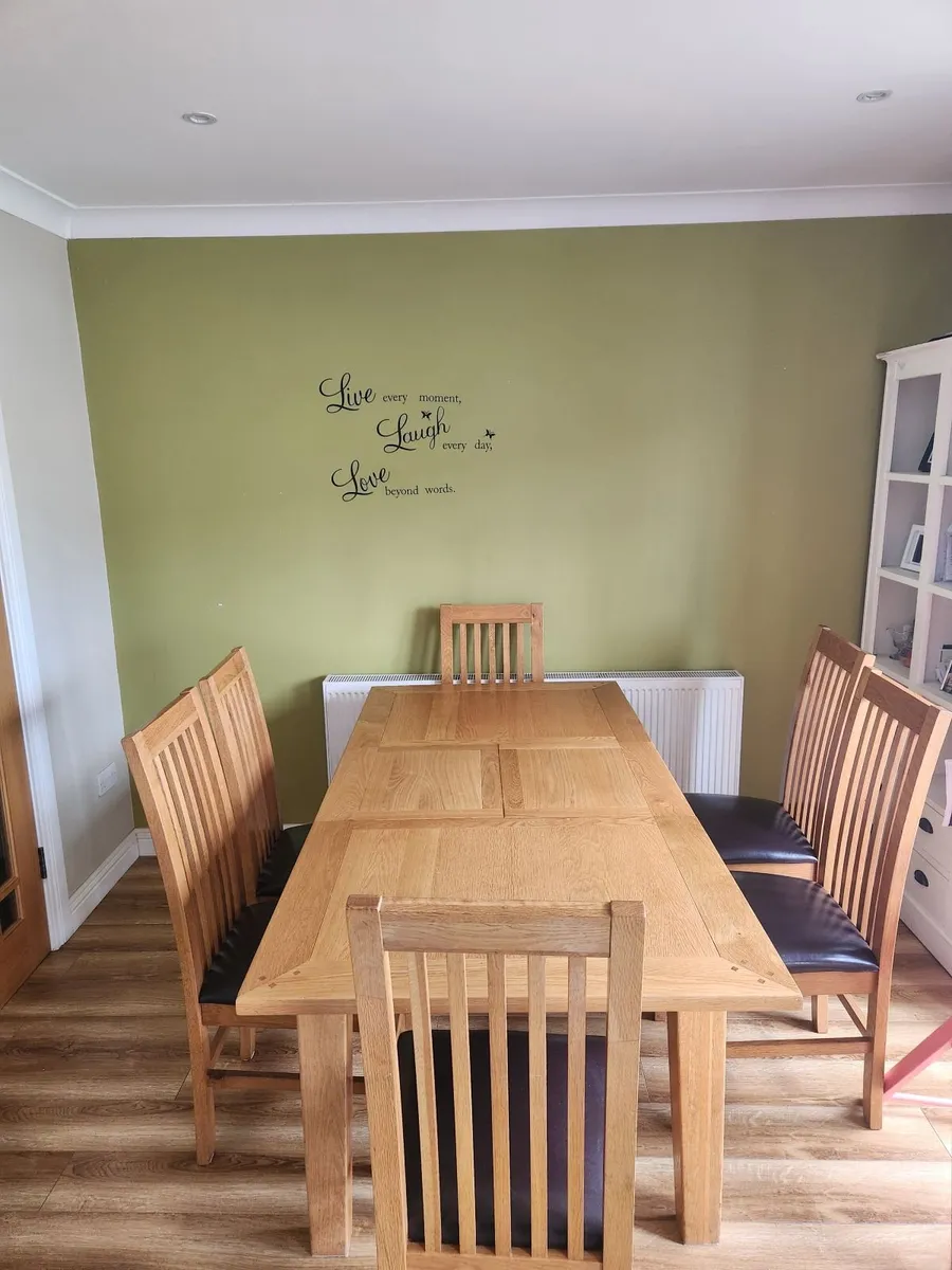 Table and chairs - Image 3