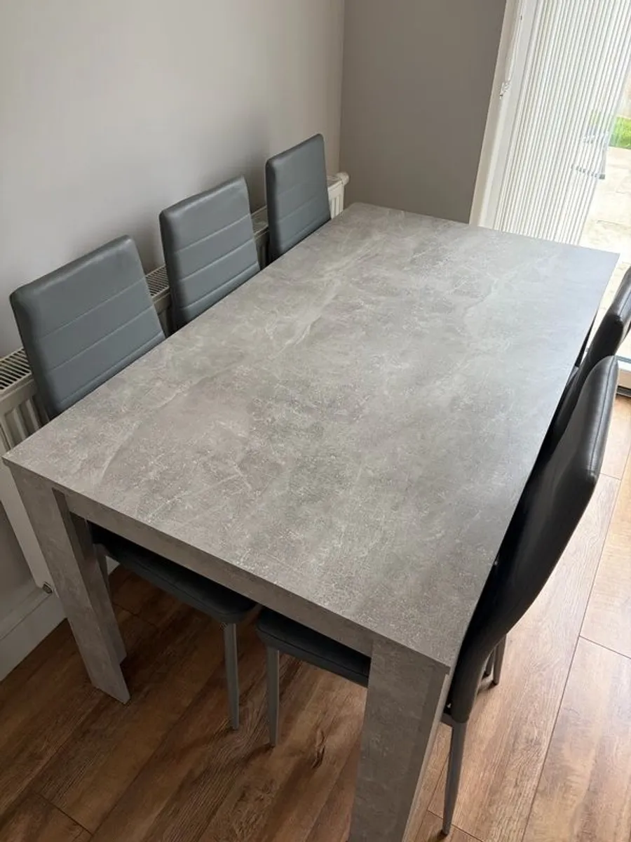 Table and 6 chairs - Image 2