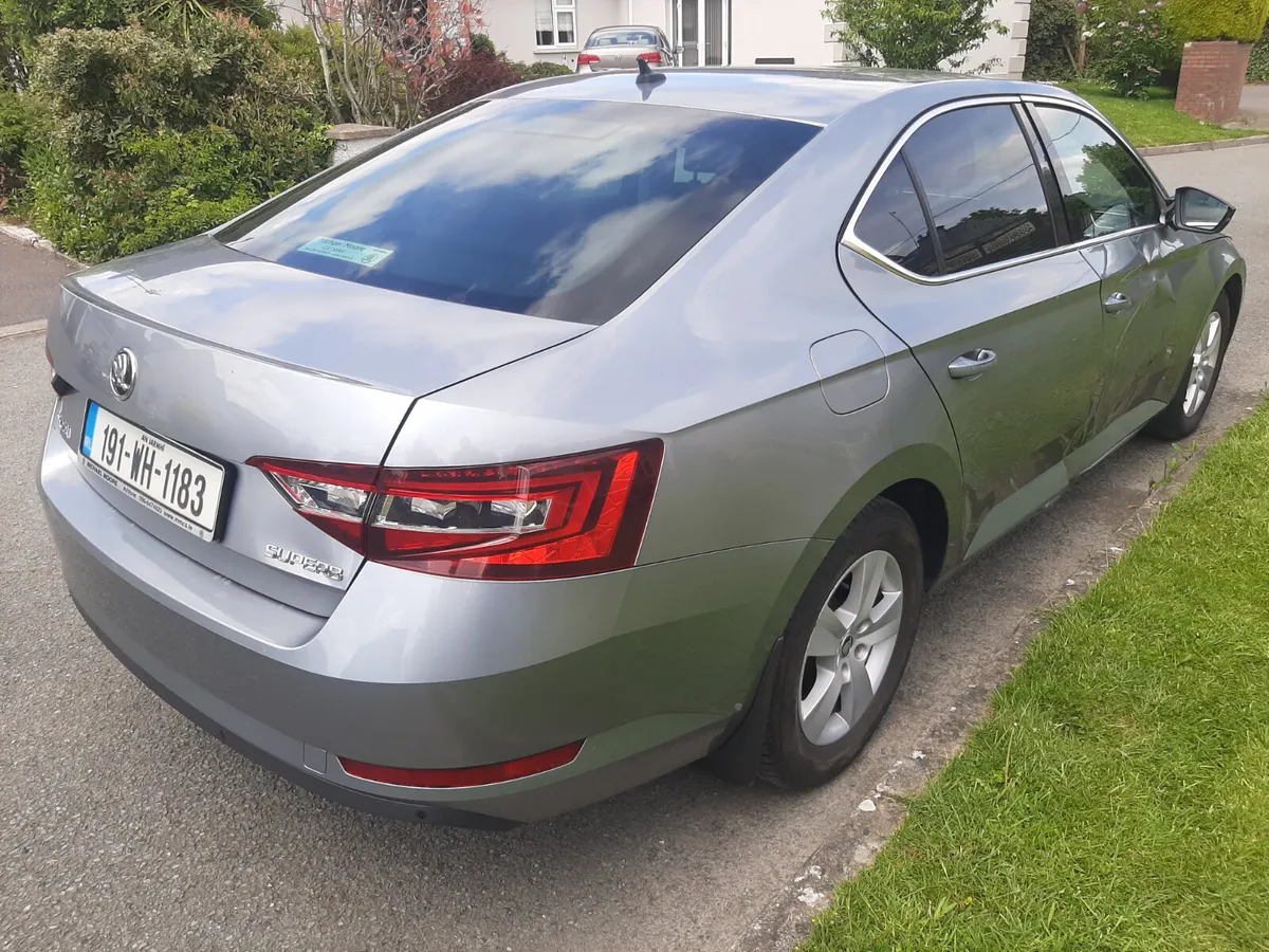 SKODA SUPERB AMBITION DSG AUTOMATIC 2019 - Image 2