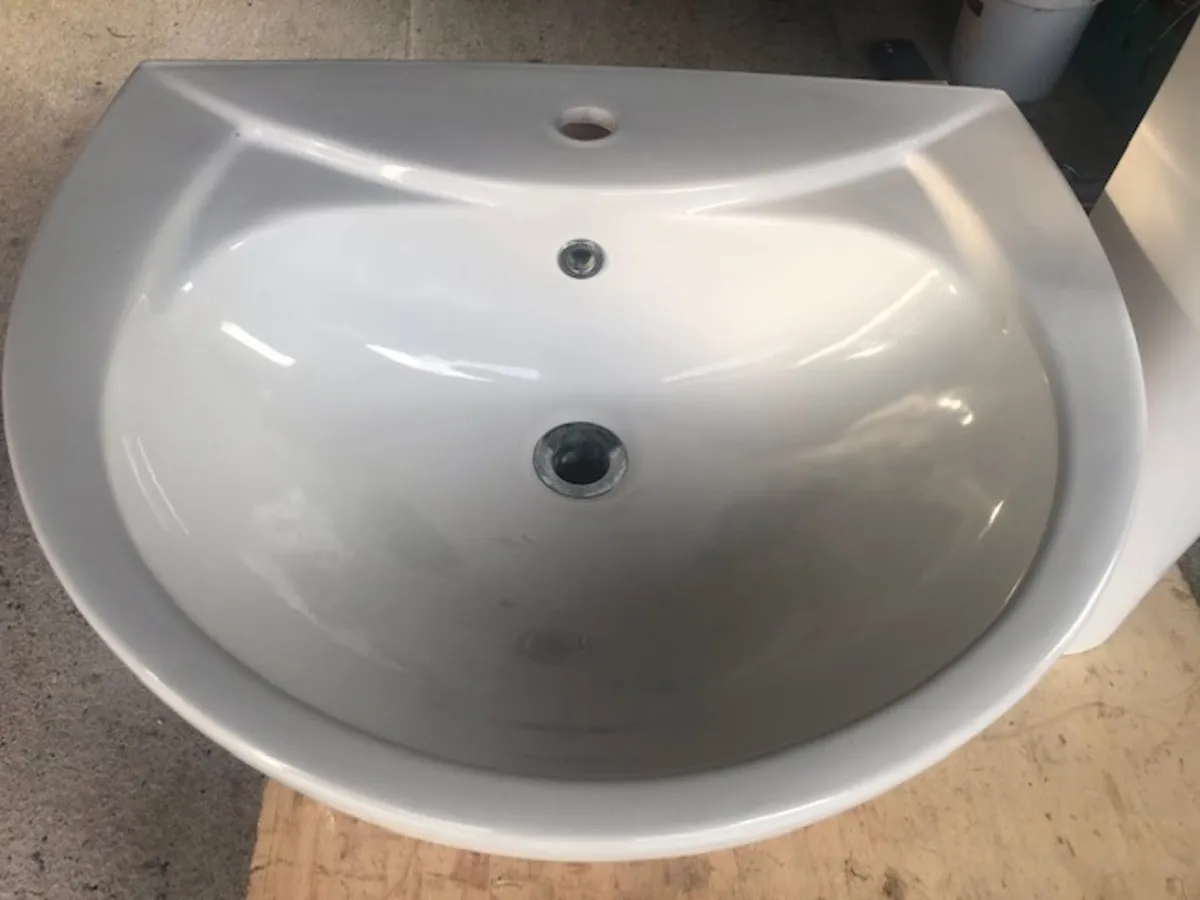 Pedestal Sink - Image 3