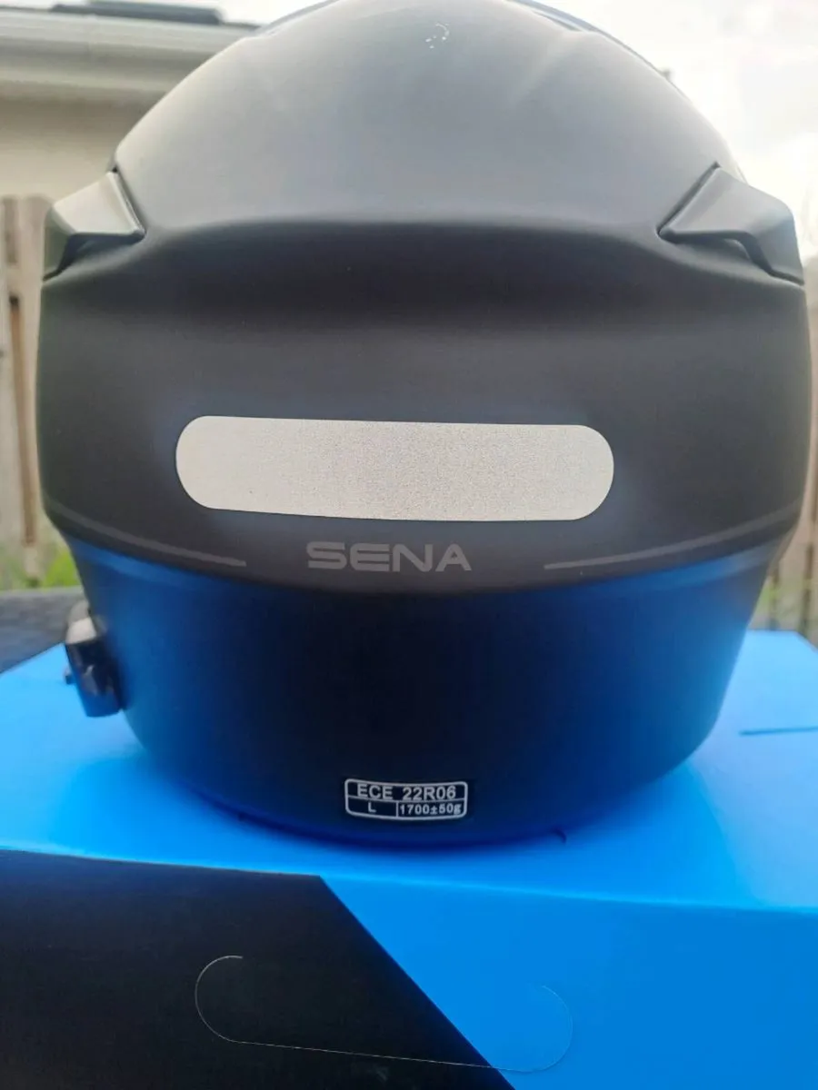 Flip front helmet - Image 1