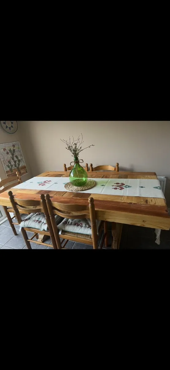 Solid wood table - Image 1
