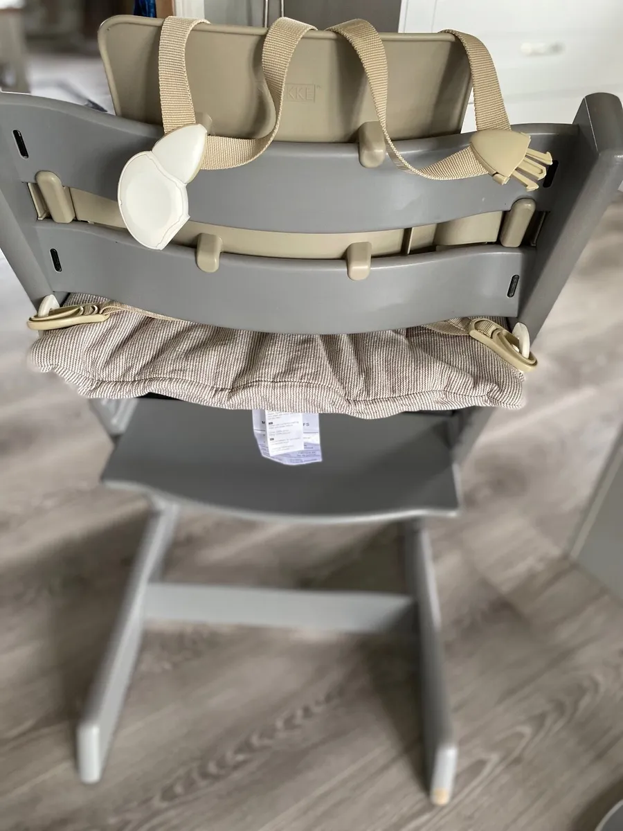 High chair - Image 1