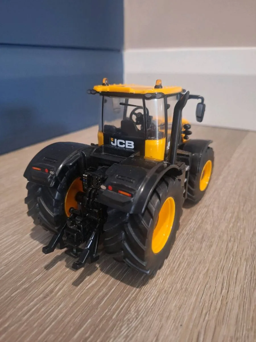 Farm tractors - Image 1