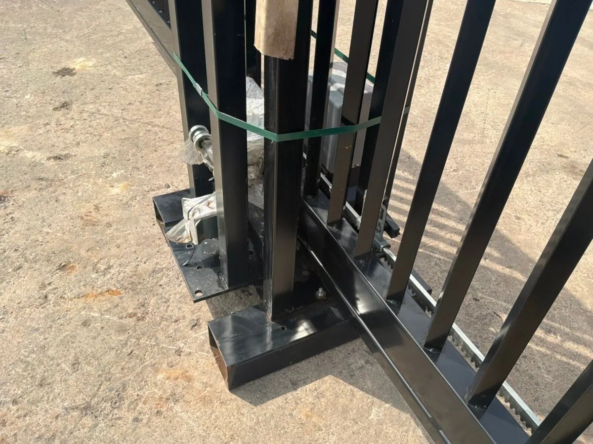 SLIDING GATE. - Image 3