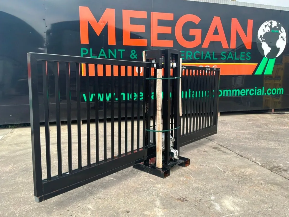 13ft ELECTRIC / REMOTE SLIDING GATE.......1793t - Image 1