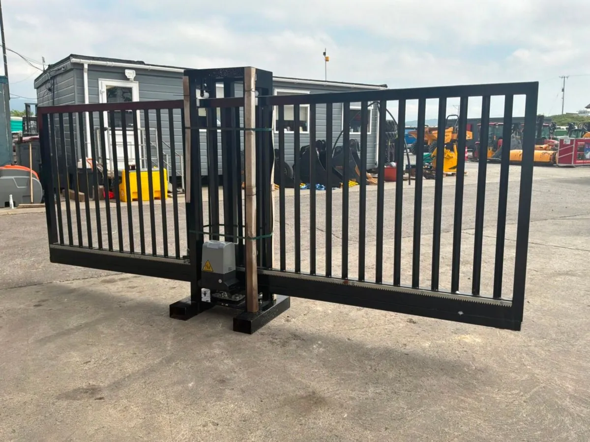 13ft ELECTRIC / REMOTE SLIDING GATE.......1793t - Image 3