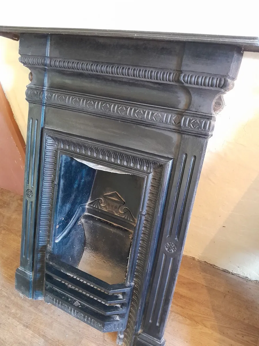 5 cast iron fireplaces - Image 1