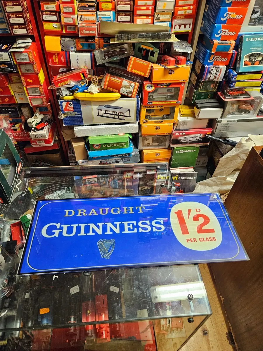 Glass Guinness Sign - Image 4