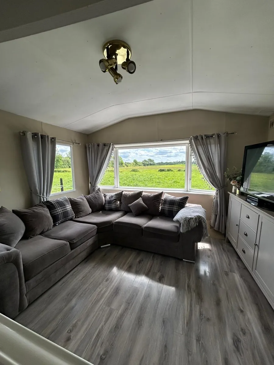 Clean Mobile Home - Image 1