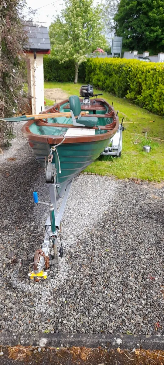 Lake fishing boat - Image 4