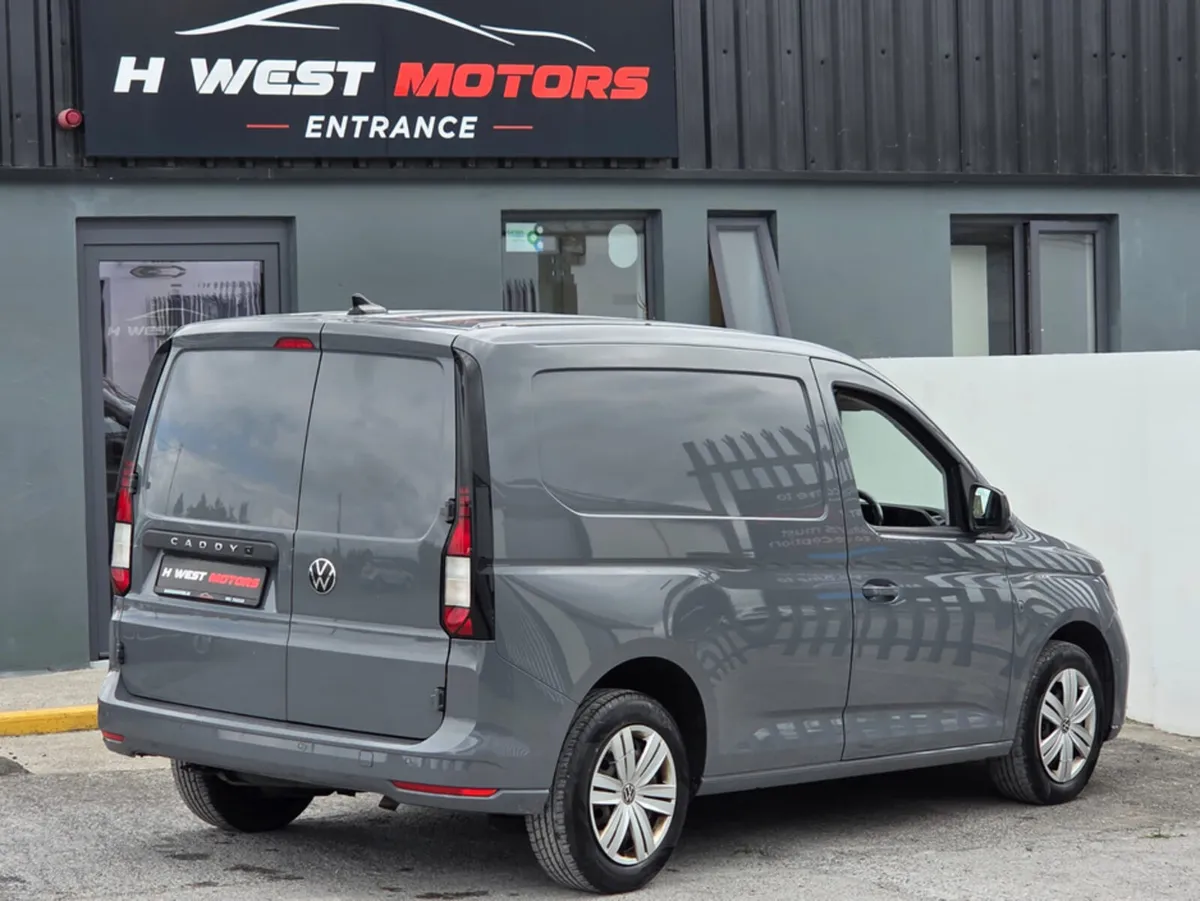 Volkswagen Caddy CARGO BUS TDI 122BHP A7F 5DR AU - Image 3