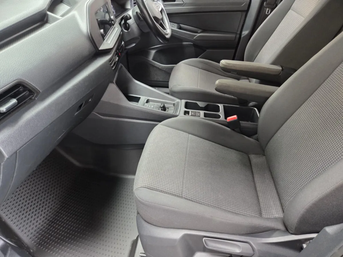 Volkswagen Caddy CARGO BUS TDI 122BHP A7F 5DR AU - Image 4