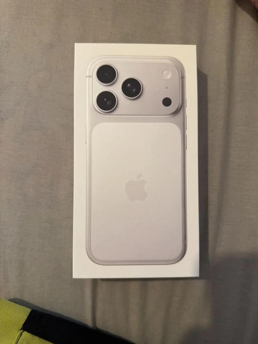 Apple Iphone 17 Pro (256 GB Silver Sealed Box) - Image 1