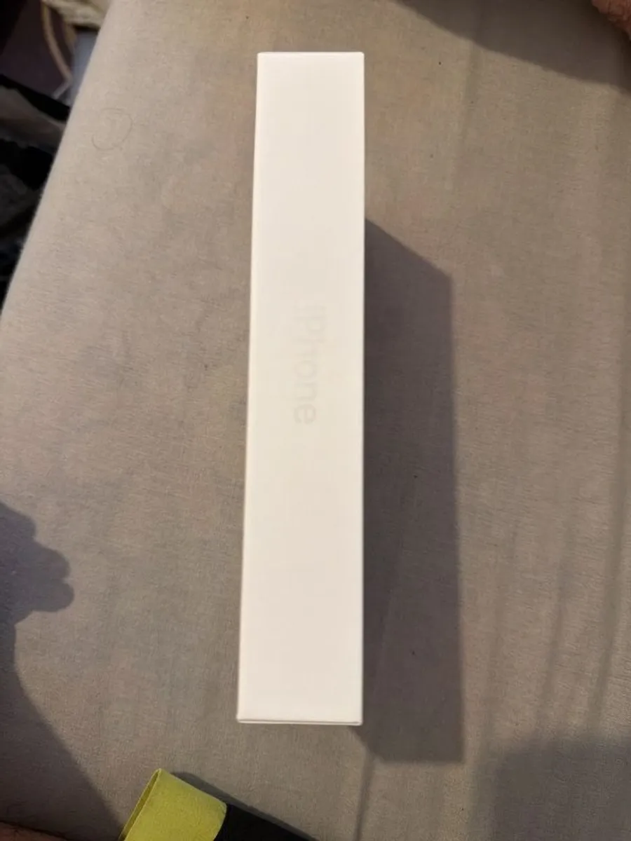 Apple Iphone 17 Pro (256 GB Silver Sealed Box) - Image 3
