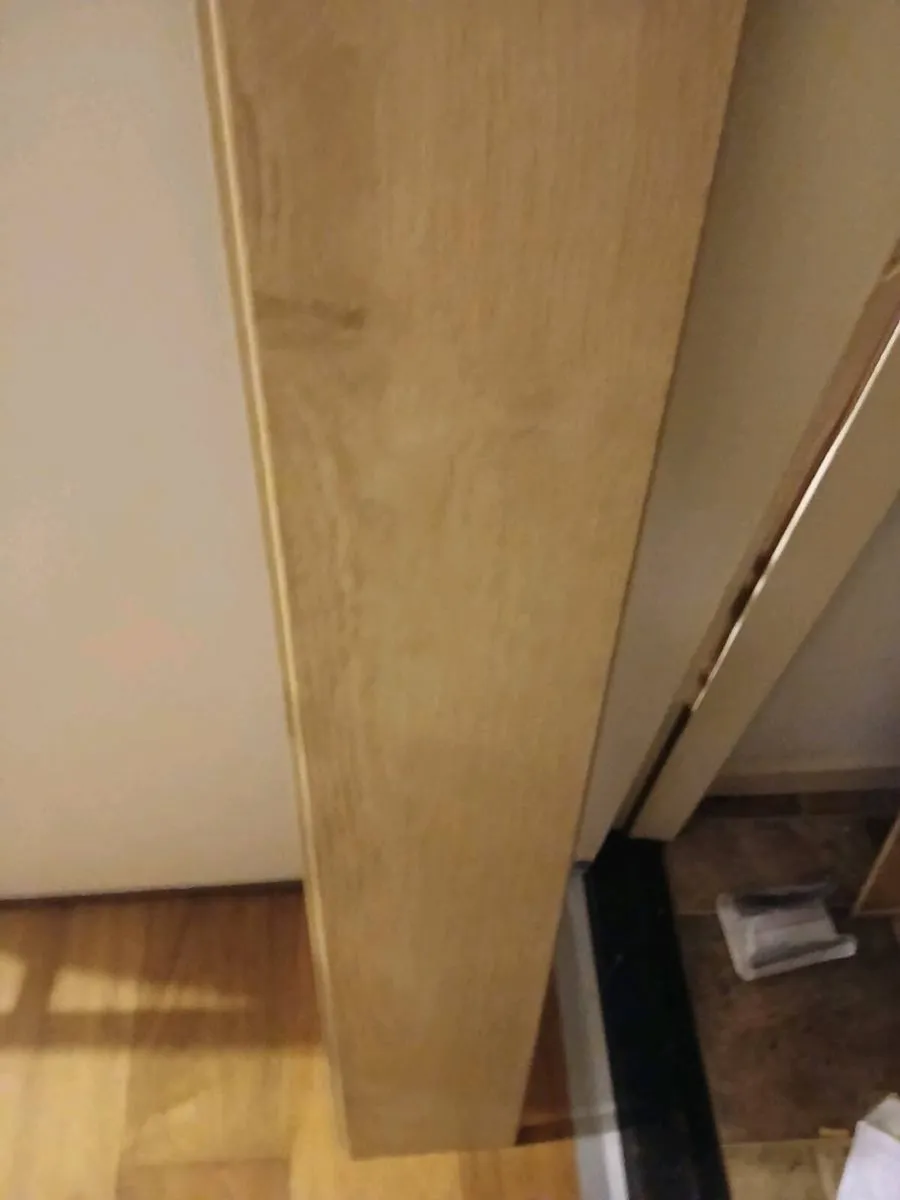 oak laminate flooring 8.5 square metres unused - Image 1