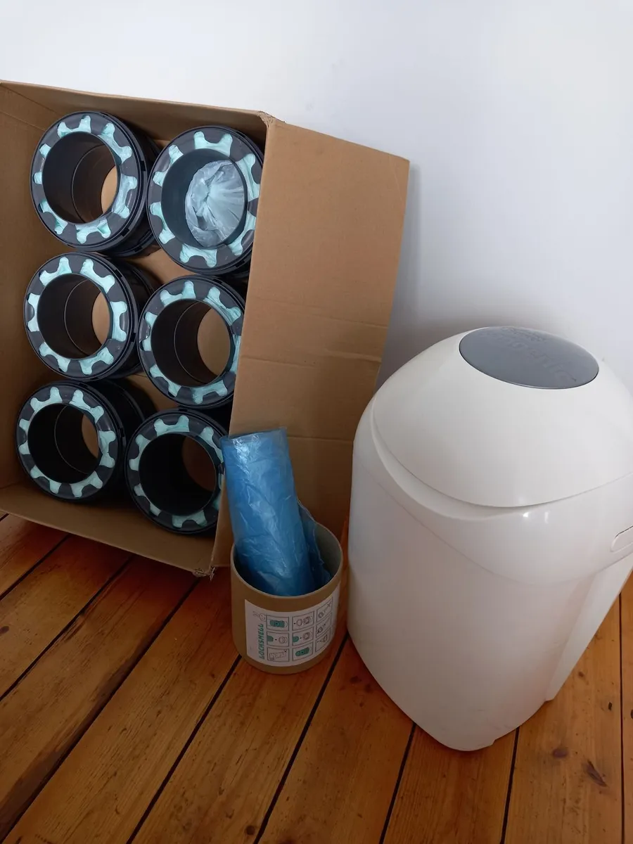 Tommee Tippee Nappy disposal bin with 12 refills