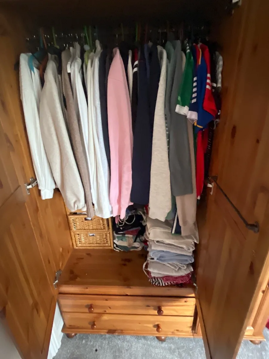 triple wardrobe and two lockers - Image 2