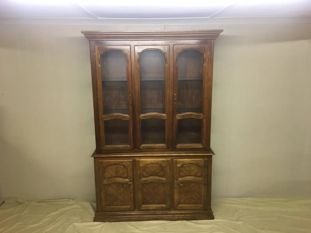 Display Cabinet - Image 1