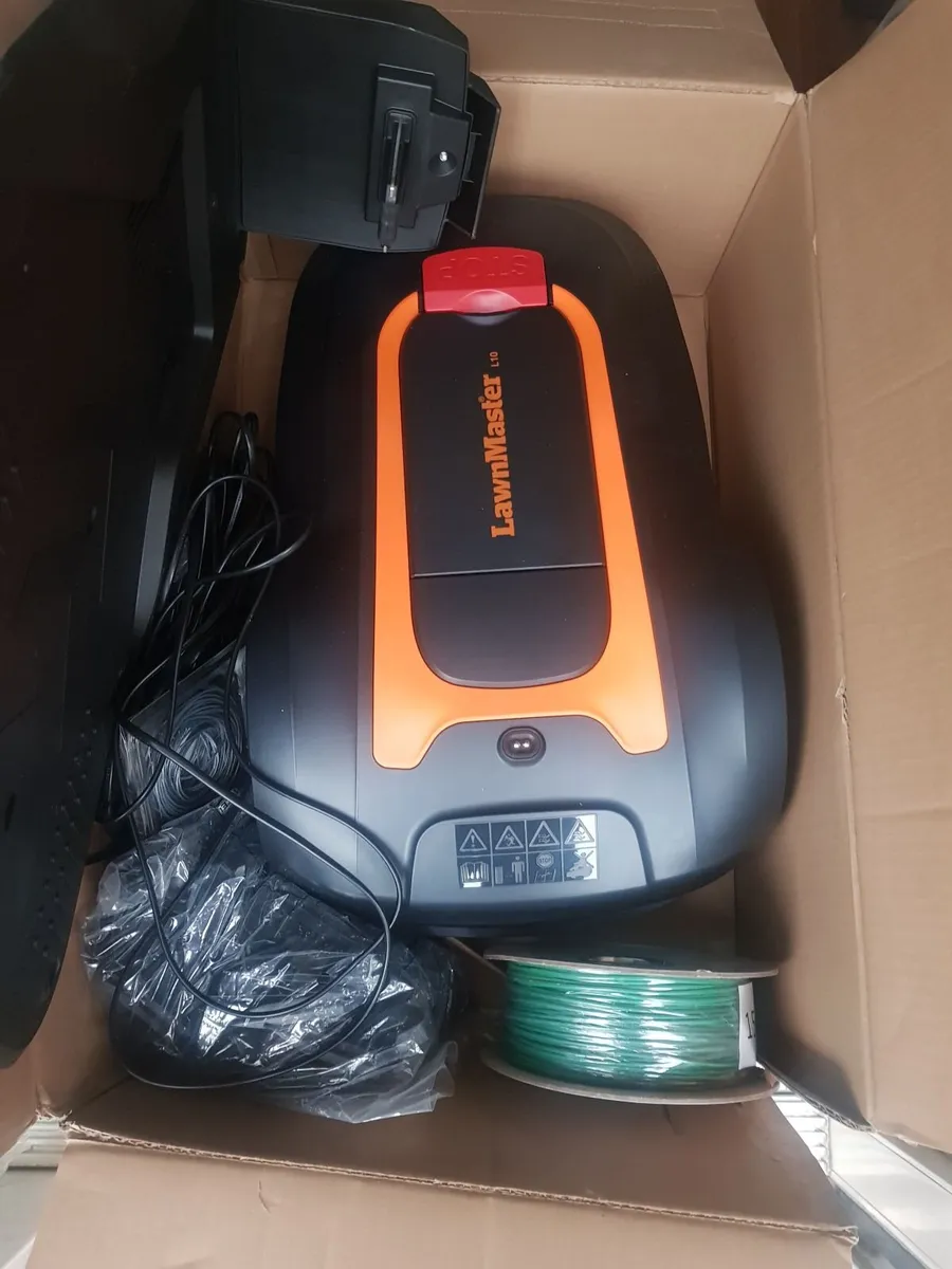Robot lawnmower - Image 1