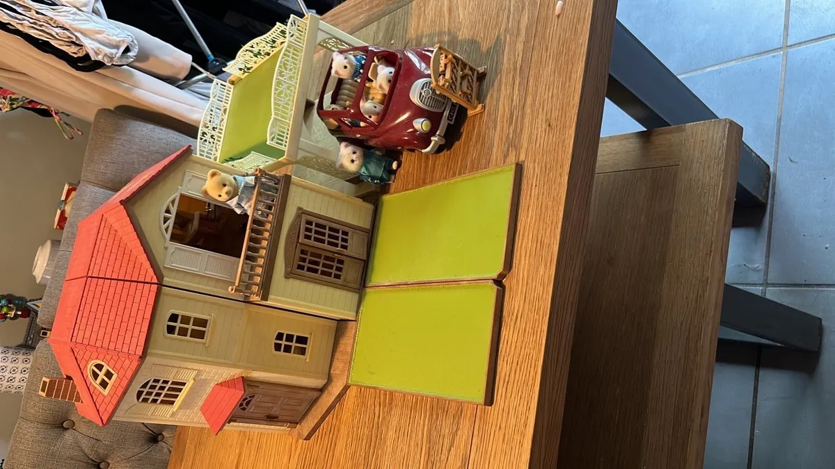 Syvalian house, garage, car, furniture and figures - Image 3