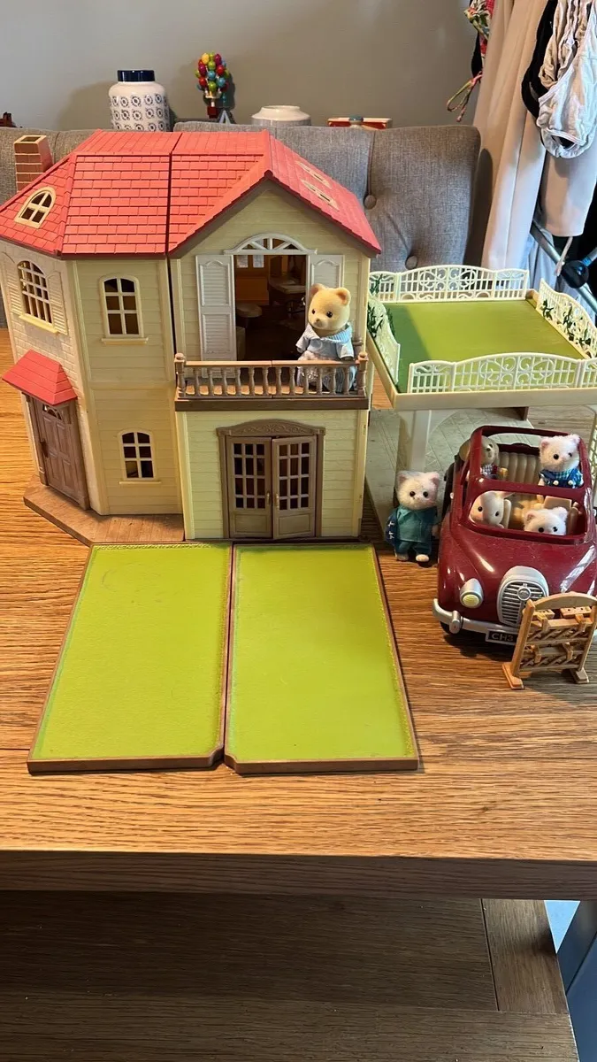 Syvalian house, garage, car, furniture and figures - Image 4
