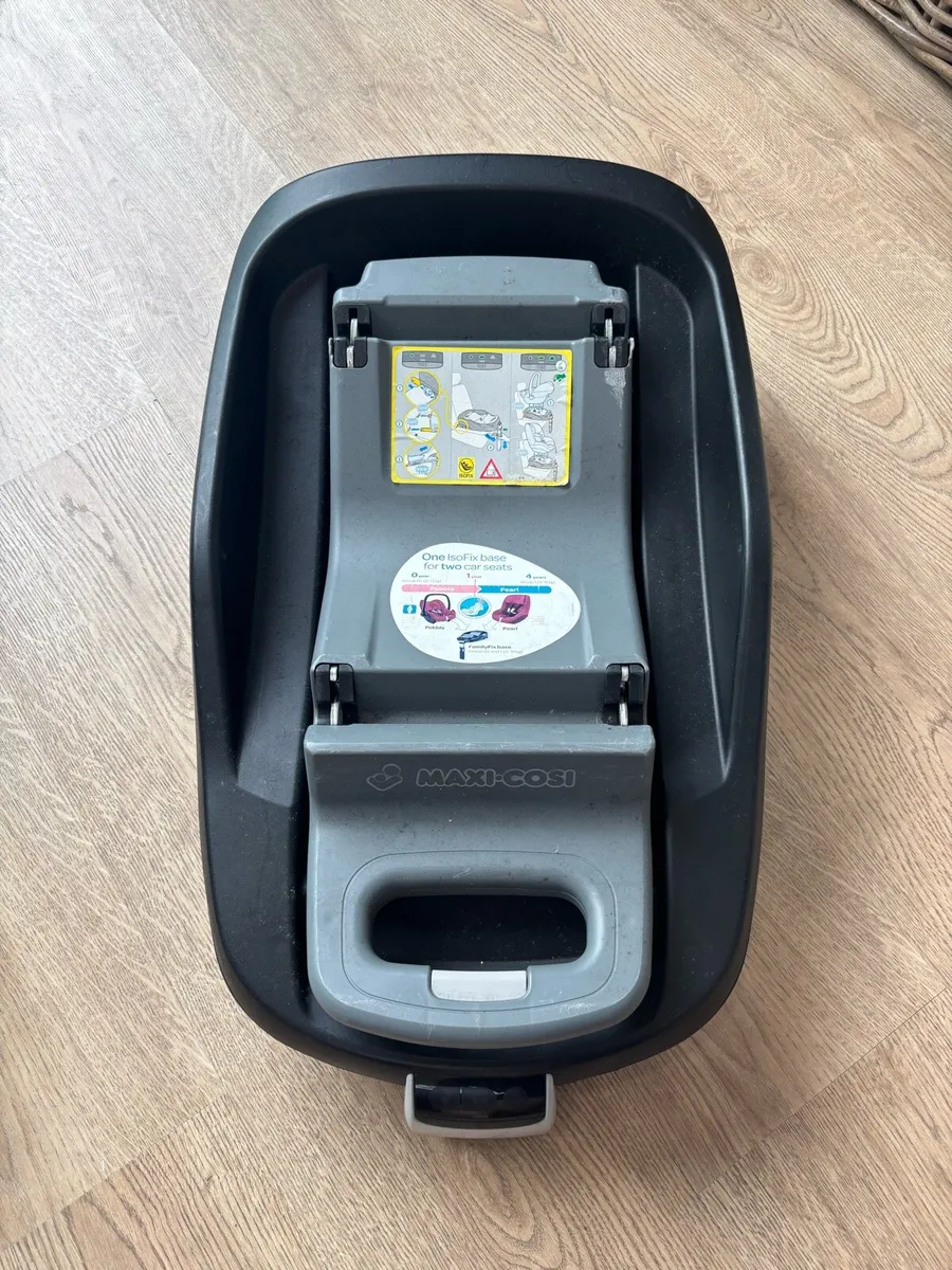 Maxi-cosi car seat and base - Image 3
