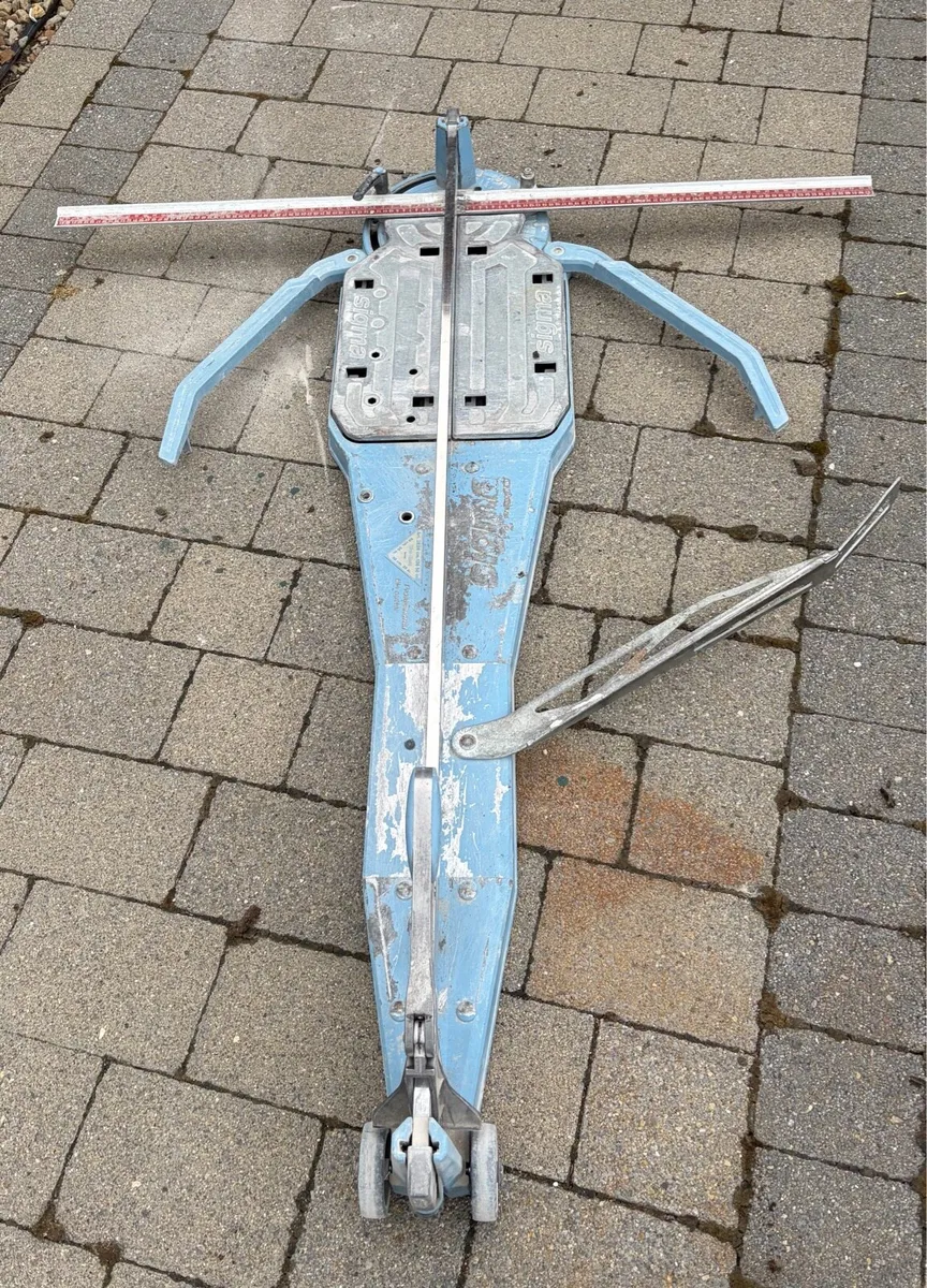 Tile cutter - Image 1