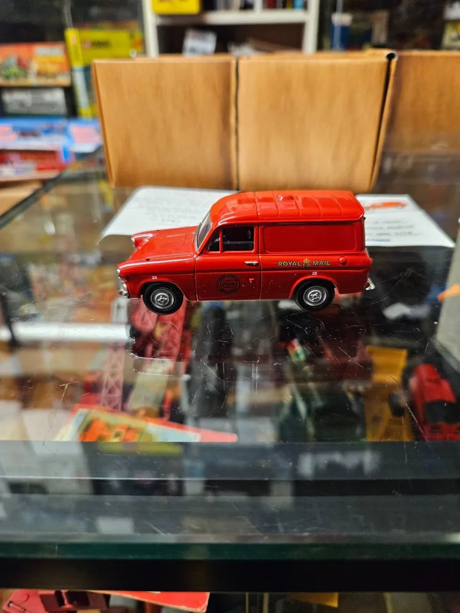 Corgi Royal Mail Ford Anglia - Image 3