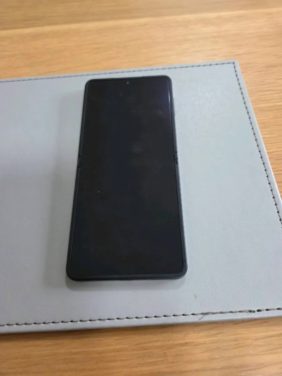 Samsung zFlip 7 - Image 2