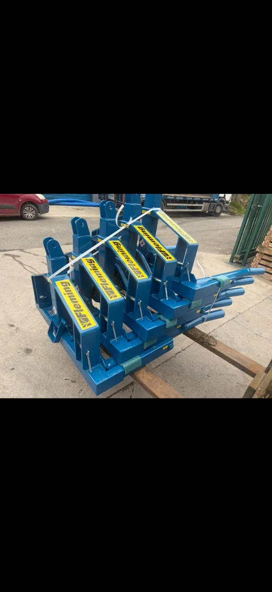 Fleming Bale lifters