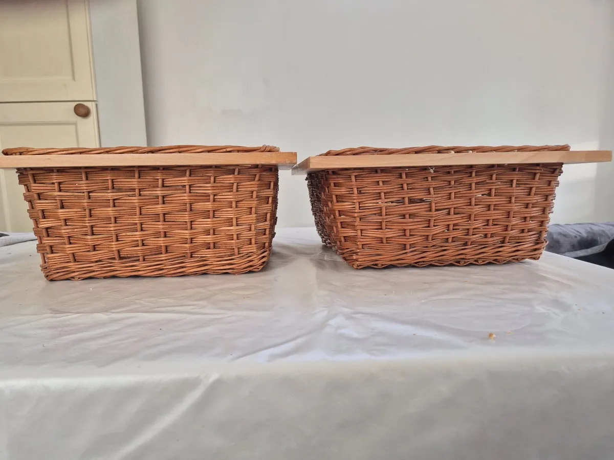 2 Wicker baskets. - Image 1