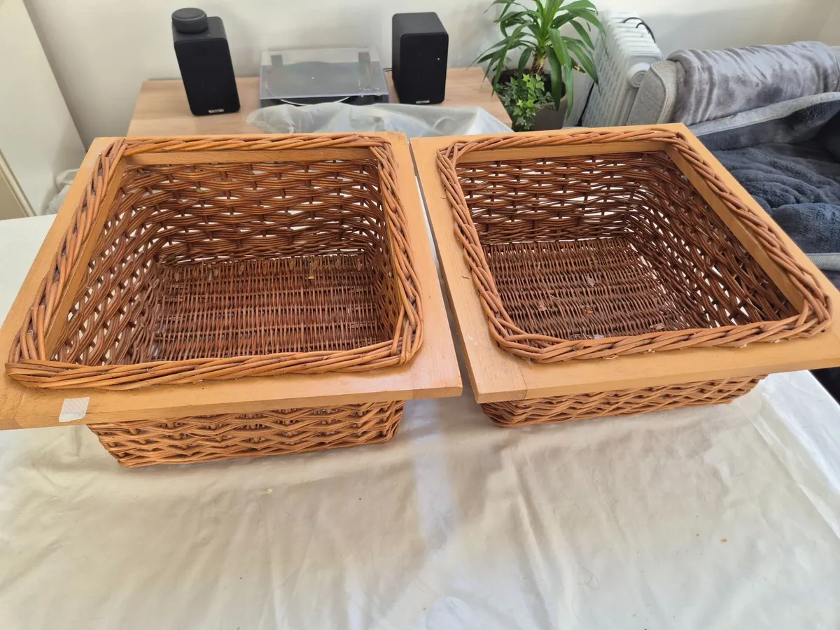 2 Wicker baskets. - Image 3